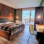 Amber Ski-in/out & Hotel 3*