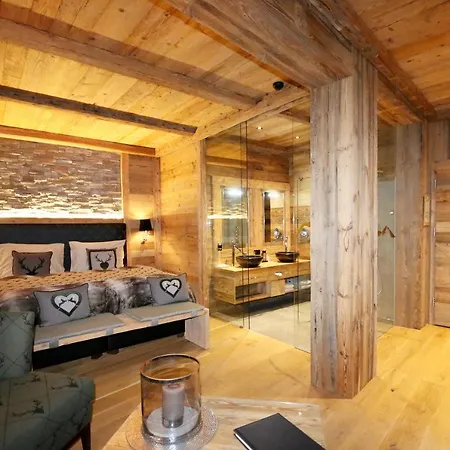 Amber Ski-in/out & Hotell 3*