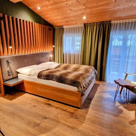 Amber Ski-in/out & Hotell Saas Fee