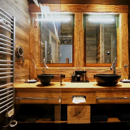 Hotell Amber Ski-in/out & Saas Fee