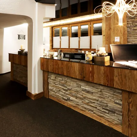 Amber Ski-in/out & 3* サース フェー