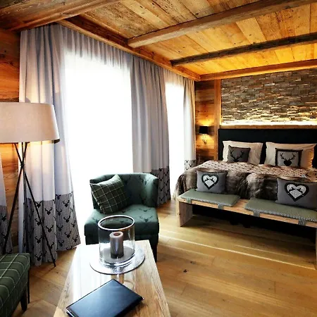 Amber Ski-in/out & Saas Fee