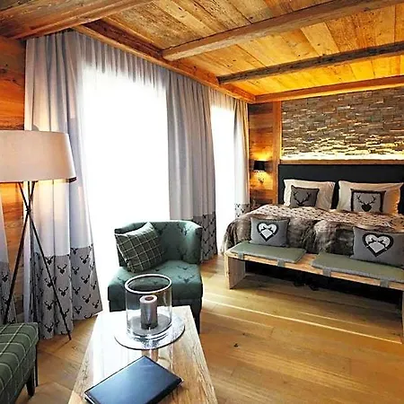 Amber Ski-in/out & Hotel 3*