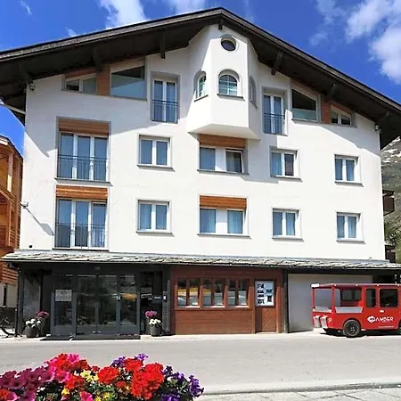 Hotell Amber Ski-in/out & Saas Fee