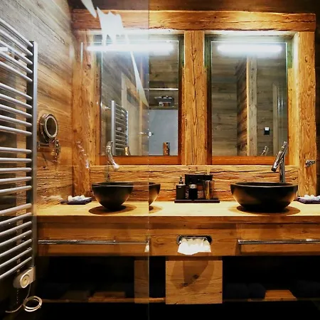 Amber Ski-in/out & Hotel 3*