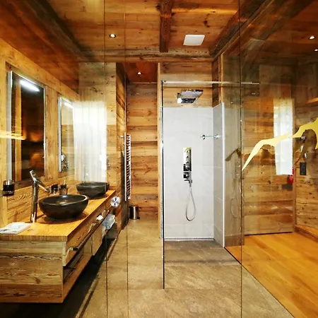 Amber Ski-in/out & 3* Saas Fee