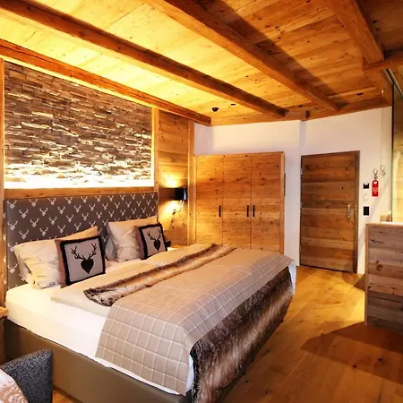 Hotell Amber Ski-in/out & Saas Fee